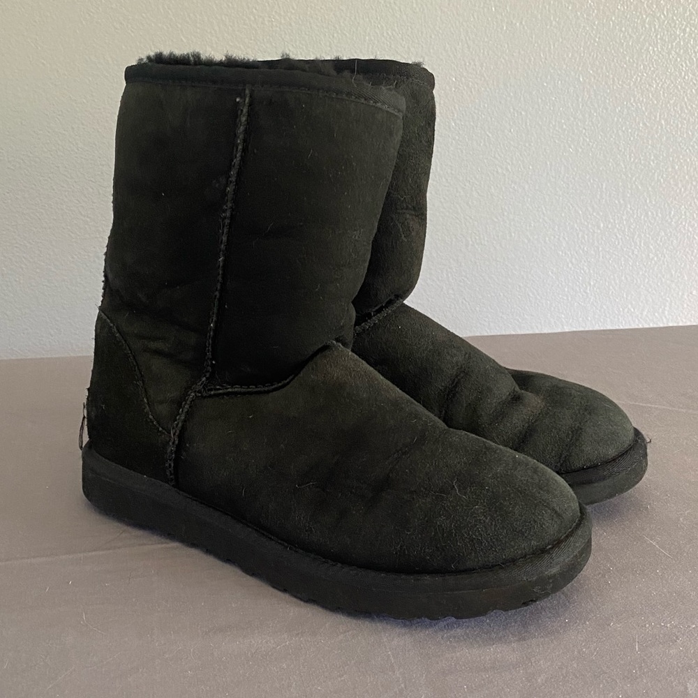 UGG Boots. Excellent Condition. Size 7. Black
